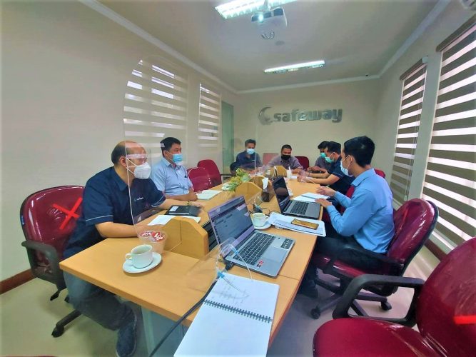 Tim d'consulting di lapangan