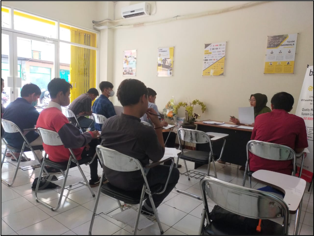 Foto kegiatan wawancara office boy di dconsulting.id